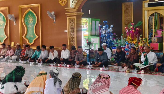 Polisi Bersama Masyarakat, Bhabinkamtibmas Hadiri Peringatan Maulid di Desa Bala